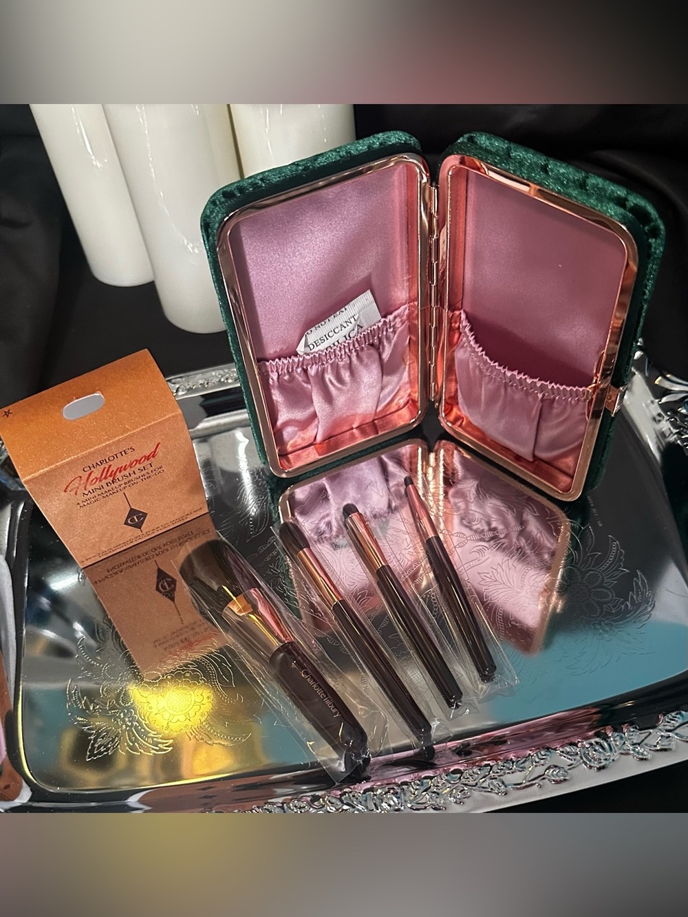 CHARLOTTE TILBURY MINI BRUSH SET in a GREEN VELVET CLUTCH - BRAND NEW in Plastic - Picture 16 of 17